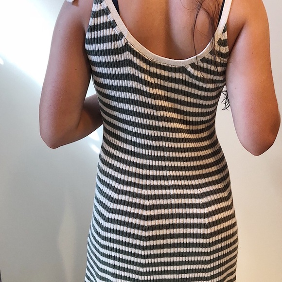 Casual beach vacation dress - Picture 2 of 2